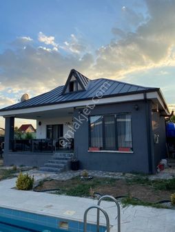 Pursaklar'da Havuzlu Eşyalı 2 Katlı Villa 550 M² İçinde 180 M²