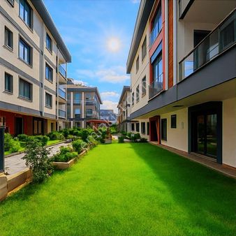 Siem'den Butik Site İçerisinde Kısa Katlı Bahçe Kullanımlı 2+1