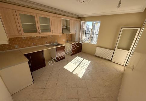 İz'den Yurt Mahallesin'de 4+1 Satılık Geniş Oturumlu Daire