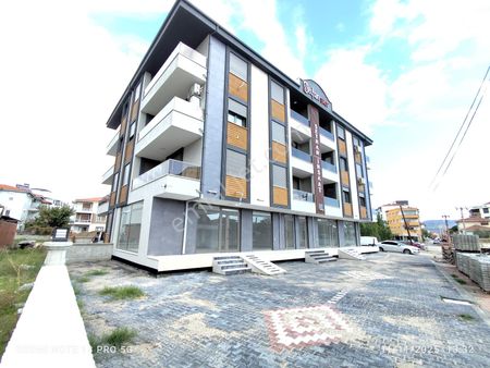 Ayvalık Altınovada 3 Katlı Binanın 1.katı: 2+1 Sıfır Lüks Daire