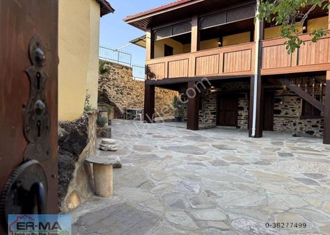 Kula'da Yeni Restore Edilmiş 280 M2 Arsa Üstünde Tarihi Konak