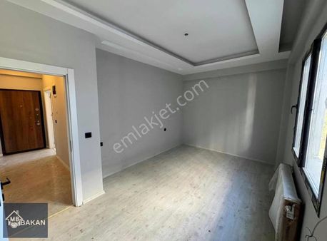 Bakan ' Dan Ertuğrul Mahallesinde 2+1 Havuzlu Sitede Daire