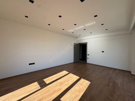 Pi Gayrimenkul’den Zincirlikuyu Site İçi 3+1 İskanlı Daire