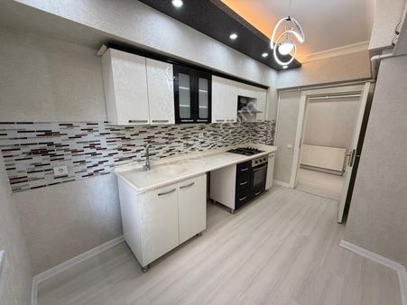 Bilgen Vatan'dan Tepebaşı'nda Cadde Yakını Megalüks Yapılı Giriş Kat Ön Cephe Satılık 3+1 Daire