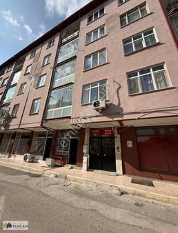 Yaka Caddesinde Yeni Bakım Yapılmış Satılık 2+1 Daire