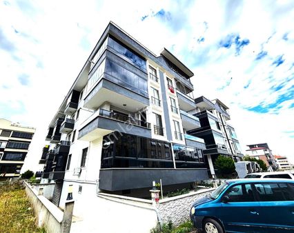 💥akçay'da Aygülden💥ara Kat Ön Cephe Kısmi Eşyalı Geniş Balkonlu Kapalı Otoparklı 1+1 Satılık Daire