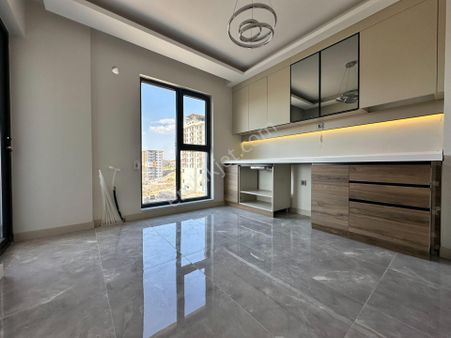 Pursaklar Mehmet Zengin Emlak'tan Protokol Yolu Yakını Çift Banyolu 1.kat 2+1 Lüks Daire