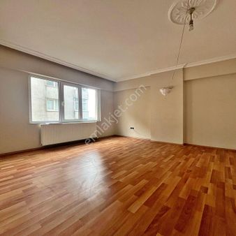Gökevler Mh.2+1 Kiralık Metrobüse 3dk Yurume Mesafesi