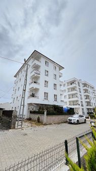 Satılık | Körfez'de Kombili Tramvaya 3 Dk. Ara Kat 1+1