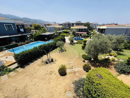 Kuşadası Davutlarda Butik Sitede Eşyalı Satılık 2+1 Villa