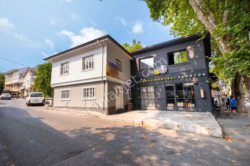 Yeniköy'de Cadde Üzeri Bahçeli Kiralık Ofis