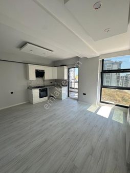 Dere Gayrimenkulden Tramvaya 400 Metre, Ferah Ve Aydınlık 1+1