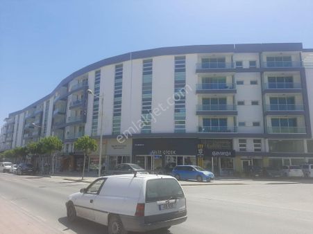 Lefkoşa Yenikentde 72m2 Kiralık Ticari İzinli Anacaddeüsdü Dükkan Aylık £2.500