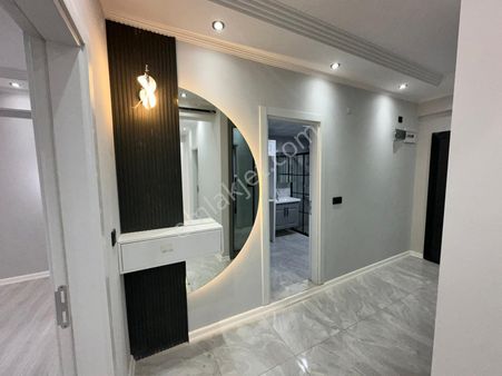 Zeki Emlak'tan Muradiye'de Satılık 2+1 K.mutfak Sıfır Lüks Daire