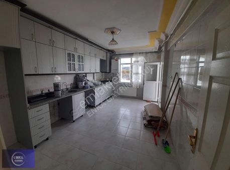 Körfez Çamlıtepe Mahallesi Kiralık 2+1 Ara Kat Daire