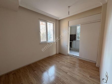 Kızıltoprakta Cam Balkonlu Çok Geniş 1+1 Daire