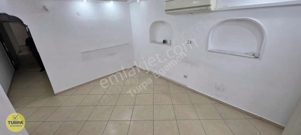 Karşıyaka Tiyatro Karşısı 3+1 Daire