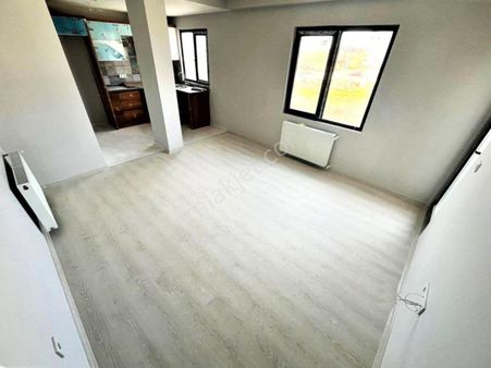 Akçay'da Kat Ve Cephe Seçenekleriyle Aygül'den Sıfır Ön Cephe Geniş Balkonlu Lüks 1+1 Satılık Daire