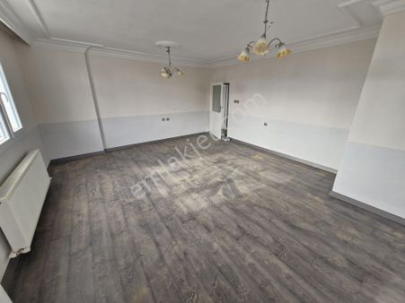 İz'den Kenan Evren'de Site İcerisinde Kapalı Mutfak D.gaz Aktif