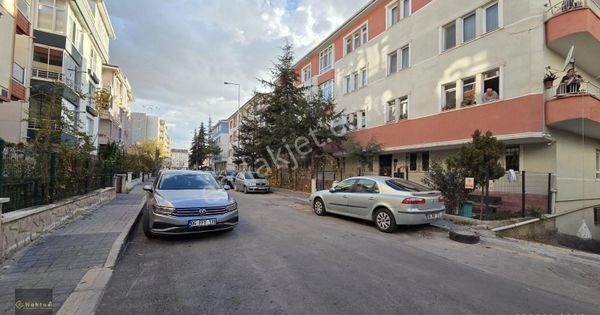 Etimesgut Etiler"de Öncephe Yenilenmiş Oturuma Hazır 3+1 Satılık