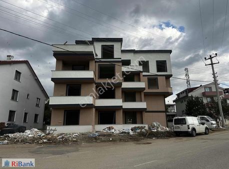 Başiskele Yaylacık Mahallesinde 2+1, 102m2 Zemin Kat Daire
