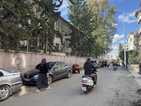 Bahçelievler Atatürk Ortaokulu Yanında Kiralık 1+1 Daire
