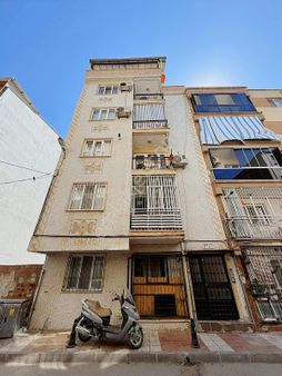 Emlak Center'dan Şehitler Mah Satılık 3+1 17 Yaşında Daire