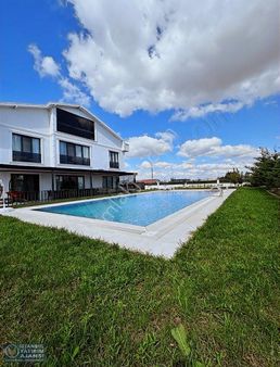 Silivri Gümüşyaka Üç Katlı 8+2(1000m2)deniz Manzaralı Lüks Villa