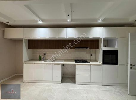 Zeki Emlak'tan Havuzlu, Güvenlikli Site İçinde Satılık 3+1 D.