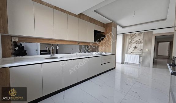 Ayd'den 29 Ekim Mahallesinde 3+1 (140m2) Köşe Başı Daire