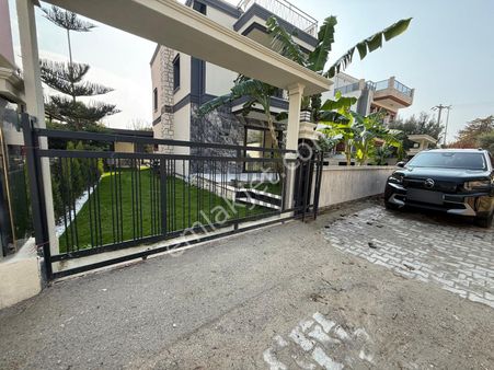 Kuşadası Kadınlar Denizinde Sıfır Yapı Tek Müstakil Özel Havuzlu Bahçeli Satılık