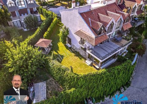 Bahçeşehir Merkez Manzaralı Tadilatlı Köşe 5+2 Satılık Villa