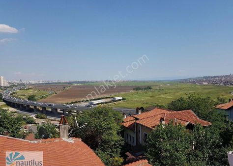Bahçeşehir Badem Villa Tadilatlı 4+2 Satılık