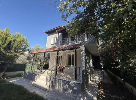 Urla Atatürk Mah. Kiralık 3+1 Bahçeli Villa