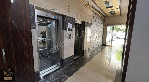 Nora'dan Caddeye Sıfır Havuzlu Site Çift Balkon Geniş