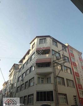 Arda Emlak Ofisin’den Ayşekadın File Market Yakını Balkonlu Ara Kat Daire