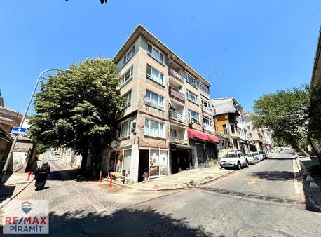 Üsküdar Baglarbaşında Balkonlu-bakımlı 2+1 Kiralık Arakat Daire