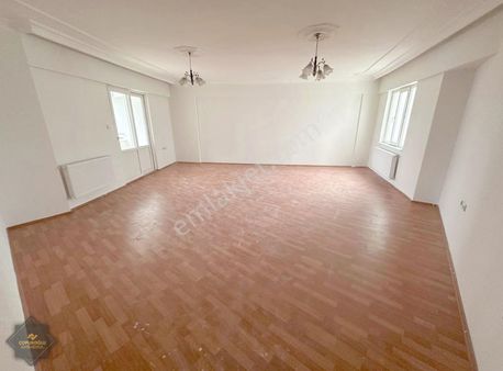 Karataş'da Arakat Muhteşem Genişlikte Kiralık 3+1 Daire Fırsatı