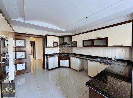 Kutlar'dan Rasaf Yolu Tramvay Durağı Karşısı 5+1 Kiralık Daire