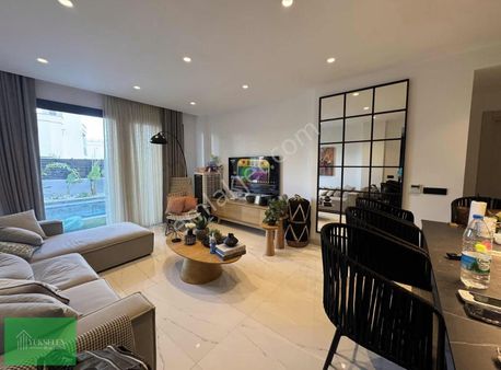 Müstakil Girişli Özel Havuzlu Denize 500m Modern Villa