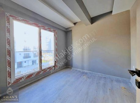 Erdemli Tömük'te Havuzlu Site İçinde Satılık 1+1 Daire