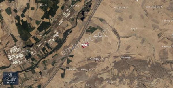 Ankara Sincan'da Yenikent Temelli Yoluna 400 Metre 1114m2 Tarla