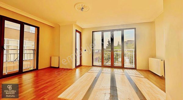 Kartal'da Satılık 3+1 Deniz Manzaralı, Ebeveyn Banyolu Cadde Üst