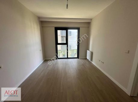 Üsküdar Kirazlıtepe Toki'de Kiralık 2+1 Sıfır Ara Kat Daire