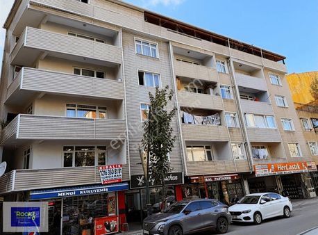 Pendik Esenyalı'da Muhteşem Lokasyonda 135 M2 2+1 Kiralık Daire