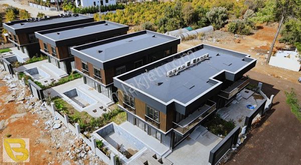 Altınkale Site İçinde Satılık 4+1 Müstakil Havuzlu Villa