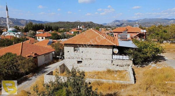Mellidağ Cami Mevki'nde Üzerinde Taş Ev Olan Satılık Arsa