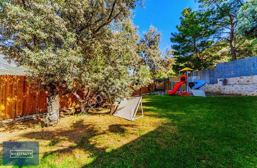 Kalkan'da Satılık 1500 M2 Arazi İçerisinde 3 Ayrı Villa Tek Tapu