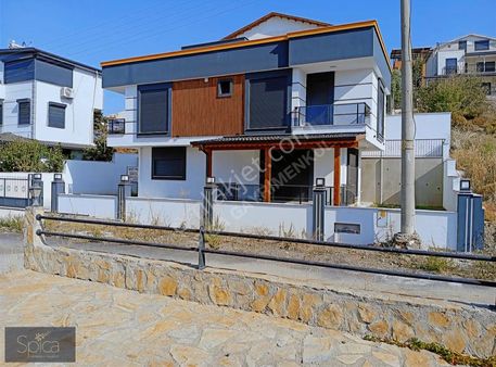 Seferihisar Tepecik Mahallesinde Satılık Dubleks Villa