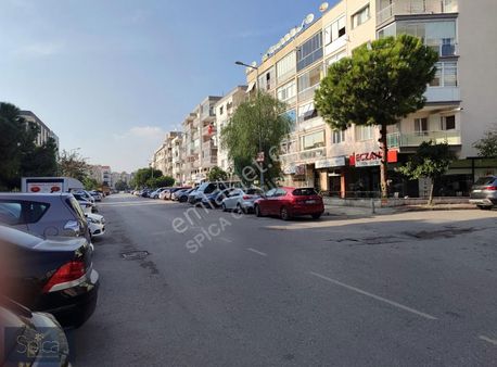 Karşıyaka Bahriye Üçok Merkezi Yerde 32 M2 Dükkan